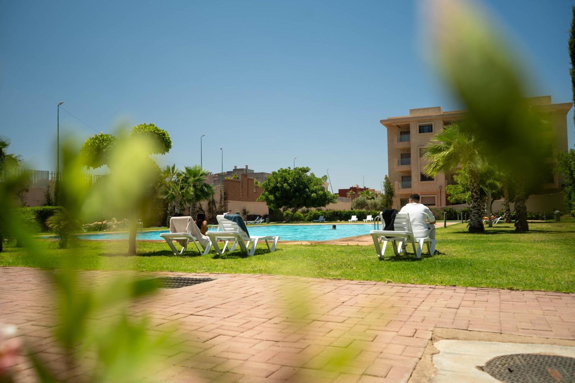 Magnifique Appartement Moderne De 2 Chambres Avec Piscine A 10 Min Du Centre De Marrakech Marrakesh Exterior photo